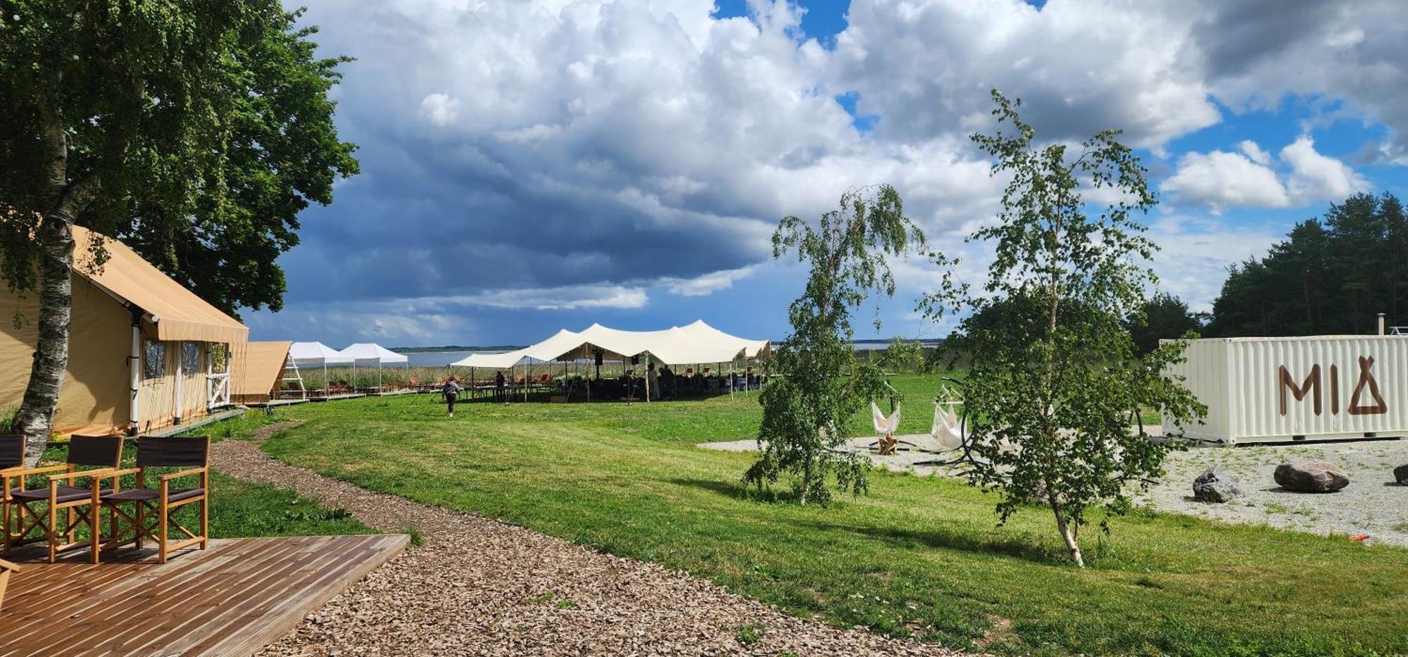Mia Glamping Hotel Orissaare Exterior foto